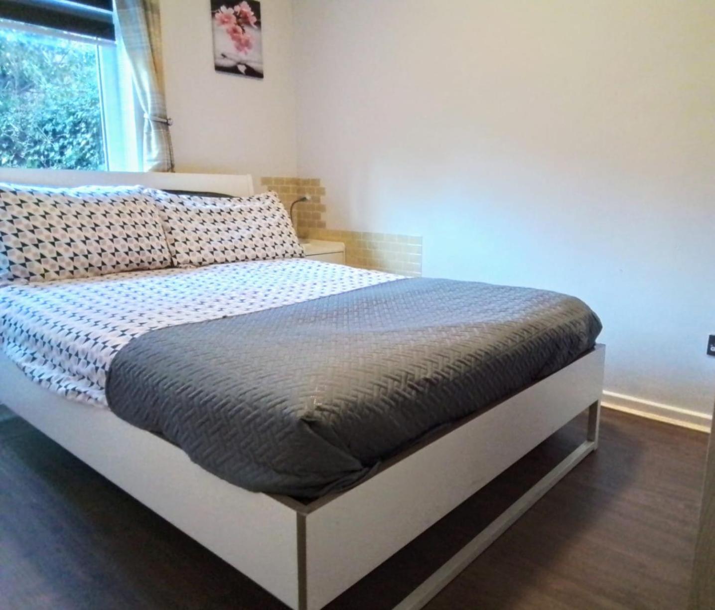 Great Location - City Centre - Parking - 4 Beds - 2 Bedrooms Belfast Exterior foto
